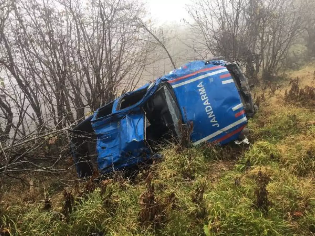Selfie çeken kadın uçuruma düştü! Yardıma giden askeri araç da uçuruma yuvarlandı: 1\'i asker 2 yaralı