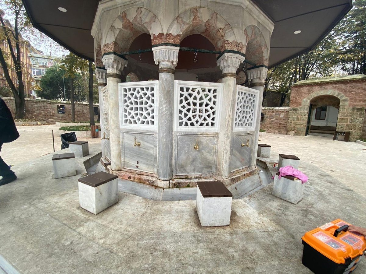 Yeni Cuma Camii\'nin çalınan musluklarını Kocaeli Büyükşehir yeniledi
