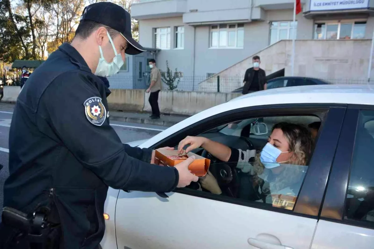 19 Mayıs\'ta çikolata ikramlı trafik uygulaması