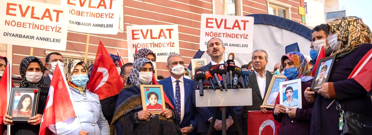 ADALET BAKANI GÜL, DİYARBAKIR ANNELERİNİ ZİYARET ETTİ: ANNELERİMİZİN BU ÇIĞLIĞI TERÖRÜ DE BİTİRECEKTİR