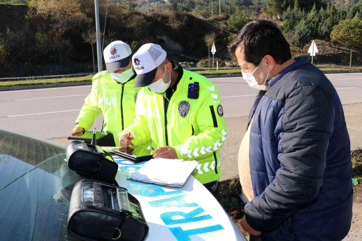 Amasya\'da "Bir Haraketine Bakar Hayat" uygulamasında sürücülere ceza yağdı