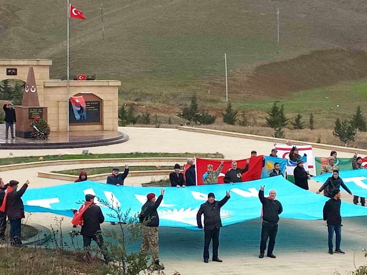 Azerbaycanlılar, Türk Konseyi\'ne olan desteğini dile getirdi