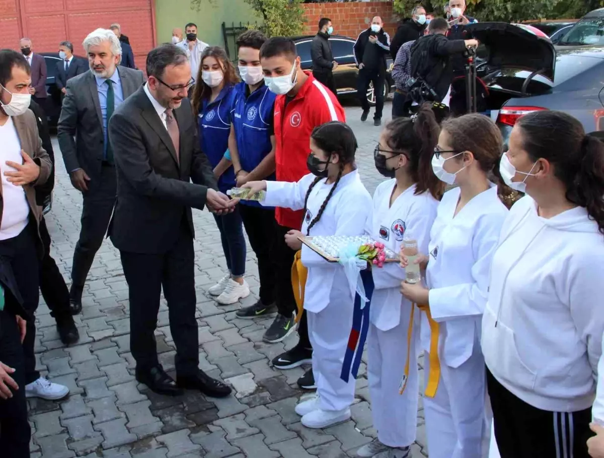 Son dakika haber... Bakan Kasapoğlu: "Gençlerimiz için hiçbir fedakarlıktan geri durmayacağız"