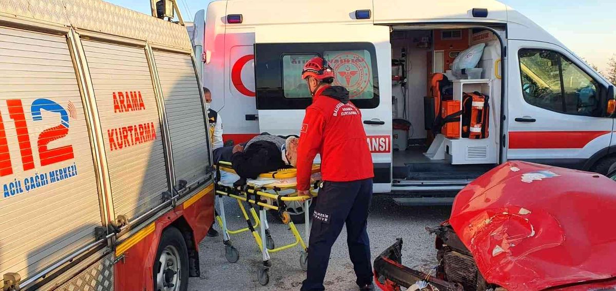 Balıkesir\'de trafik kazası 2 yaralı