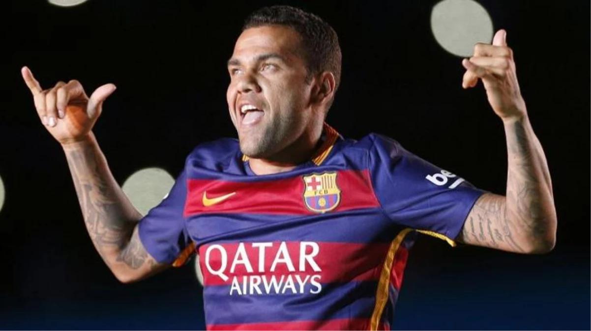 Barcelona, Dani Alves\'i resmen renklerine bağladı! Efsane futbolcu, 5 yıl sonra Katalan devine geri döndü