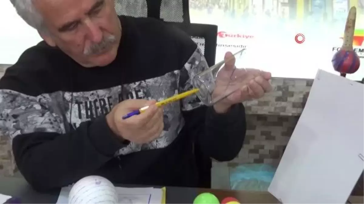 Emekli öğretmen matematik ve fizikte 5. boyut üzerine çalışıyor