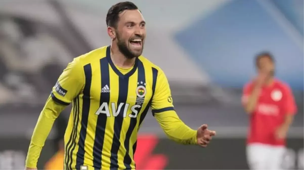 Fenerbahçe\'de kadro dışı bırakılan Sinan Gümüş\'ün paylaşımı takım arkadaşlarının yorum yağmuruna tutuldu