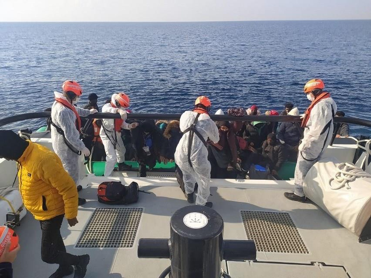 Yunanistan\'ın ölüme ittiği 33 göçmen kurtarıldı