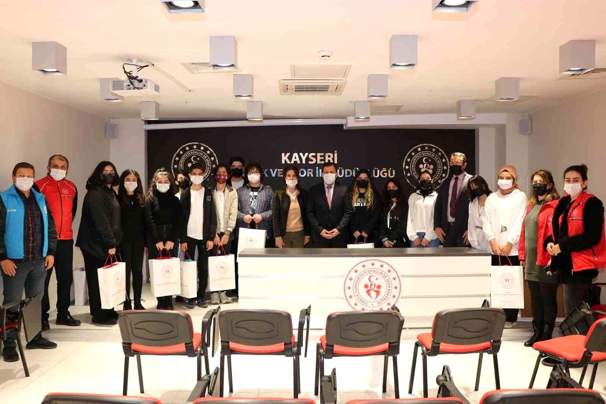 Kabakcı, tiyatrocular ile buluştu