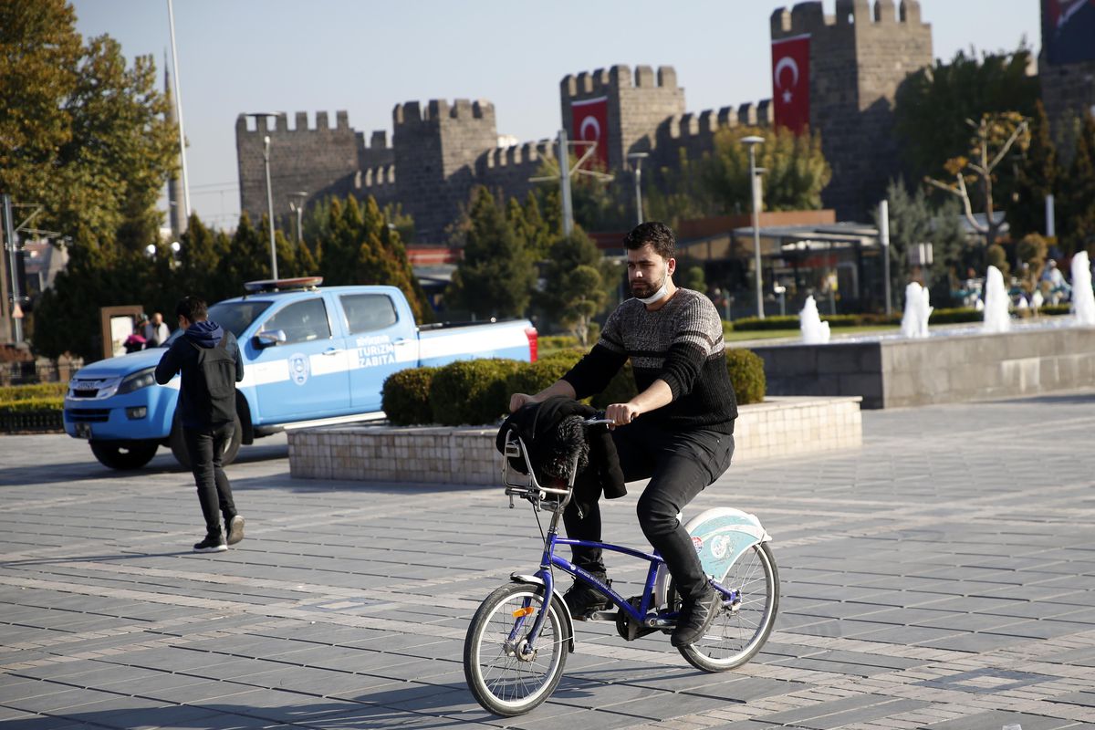Kayserililer "iki teker"le karbon salınımını azaltıp sağlığa pedal çeviriyor