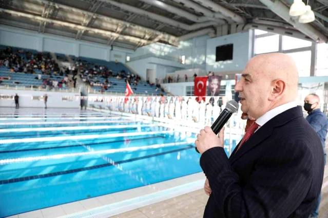 Keçiören'de Atatürk anısına yüzme şampiyonası