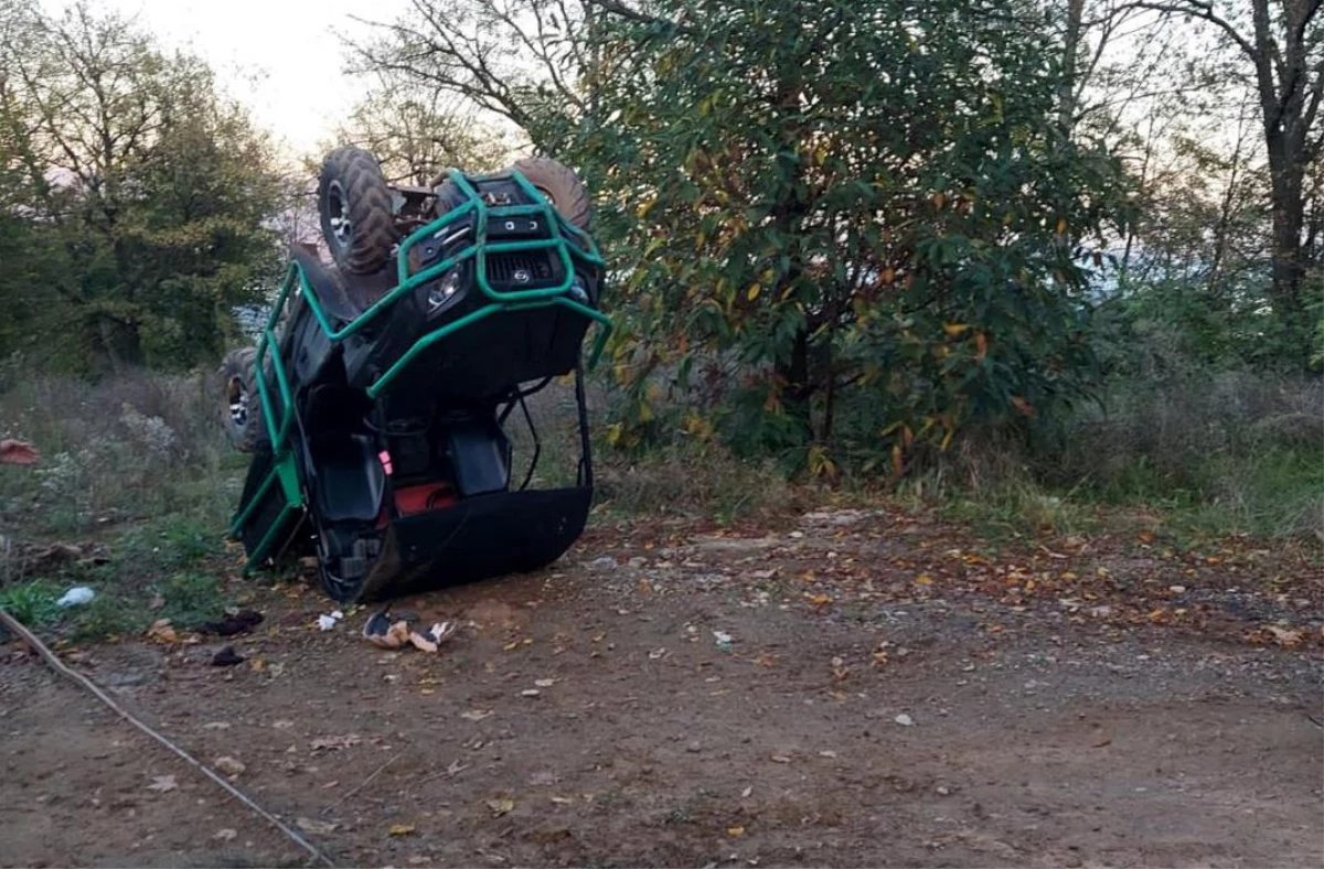 Kocaeli\'de devrilen UTV\'yi kullanan Kuveytli turist öldü, 2 kişi yaralandı