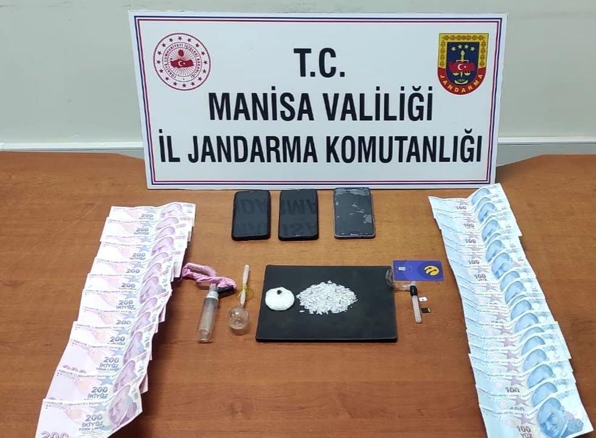 Son dakika haberleri | Manisa\'da uyuşturucudan 3 gözaltı