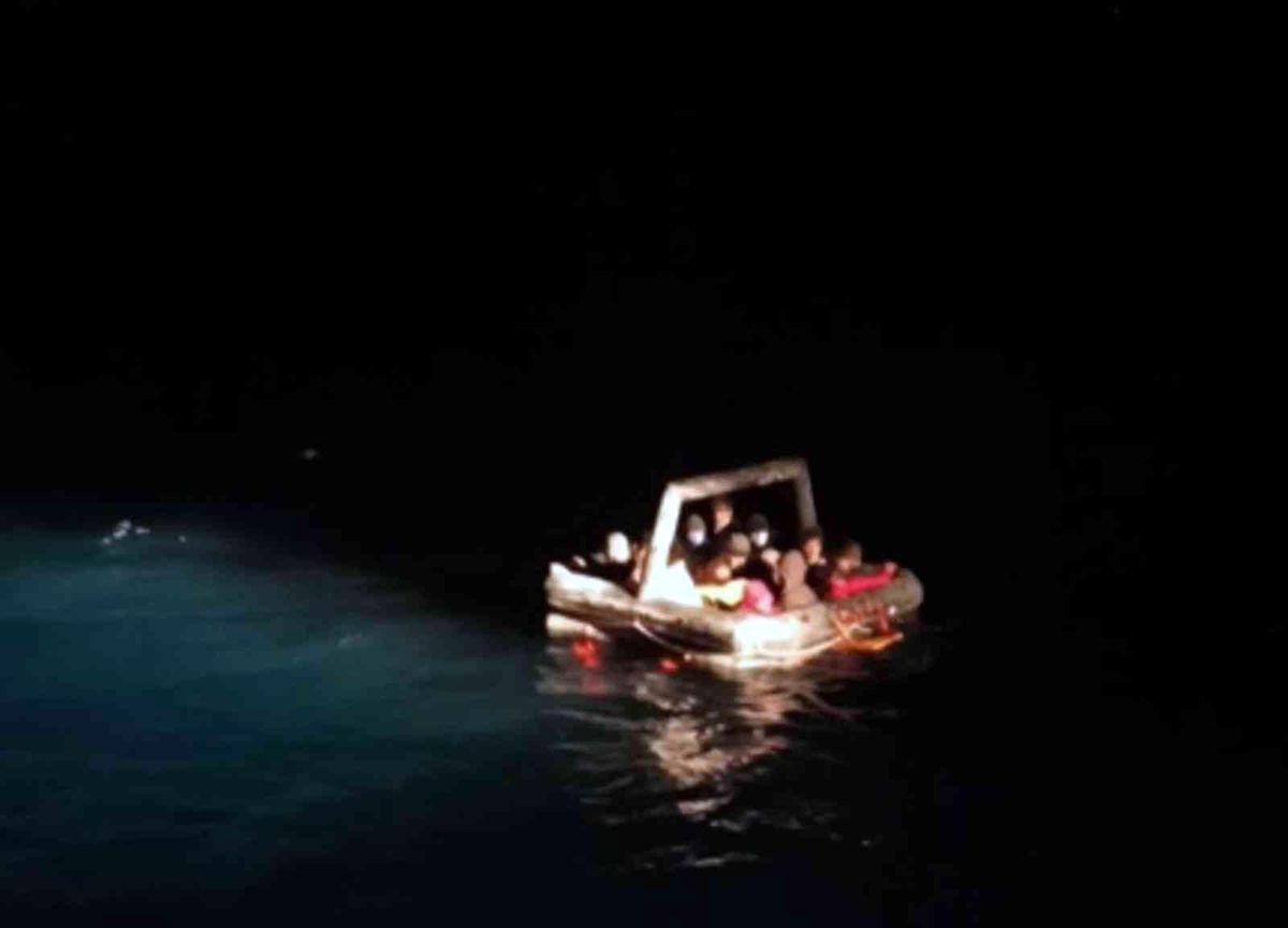 Marmaris\'te 20 düzensiz göçmen kurtarıldı