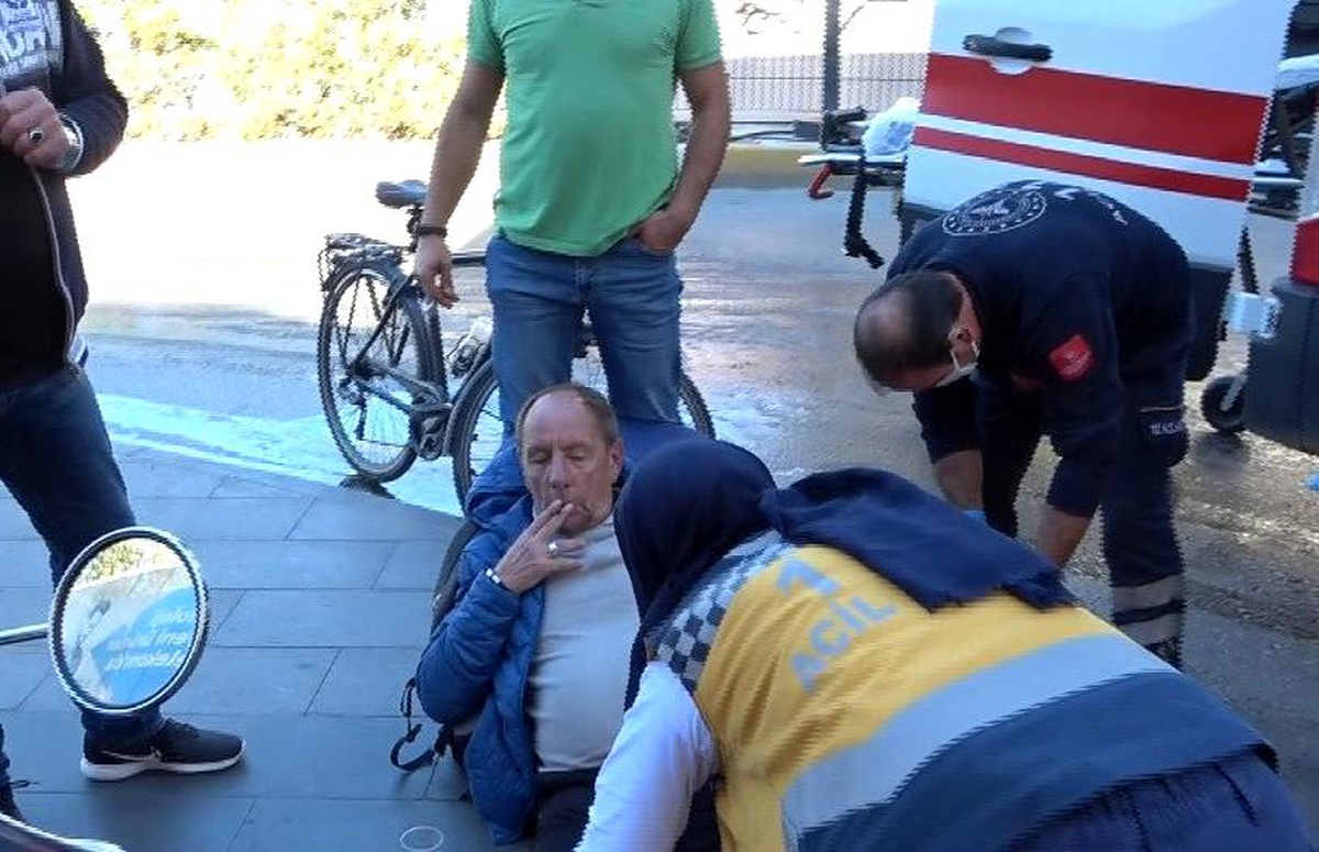 Motosikletten düşerek yaralanan Alman turist yattığı yerden purosunu içmeye devam etti