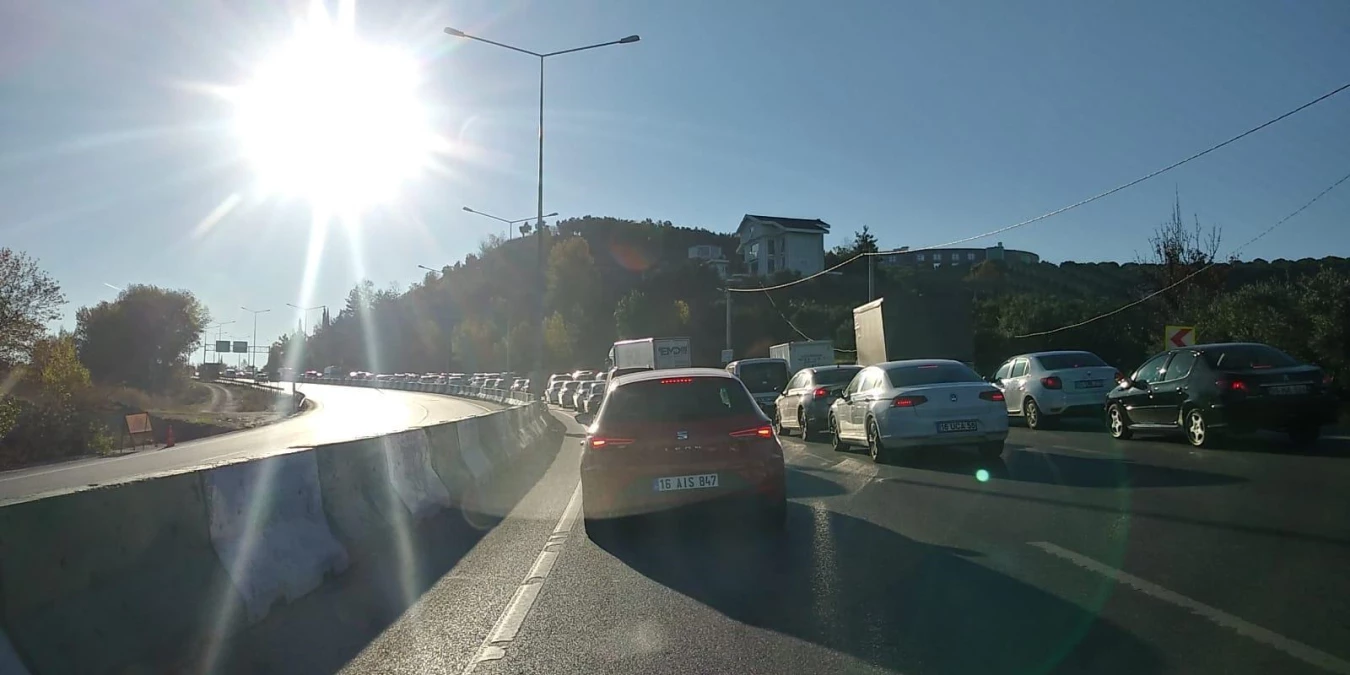 Mudanya\'daki trafik kazası nedeniyle ulaşım aksadı