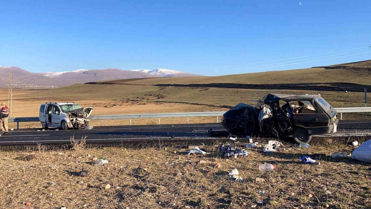Son dakika haber! Otomobiller kafa kafaya çarpıştı: 1 ölü, 4 yaralı