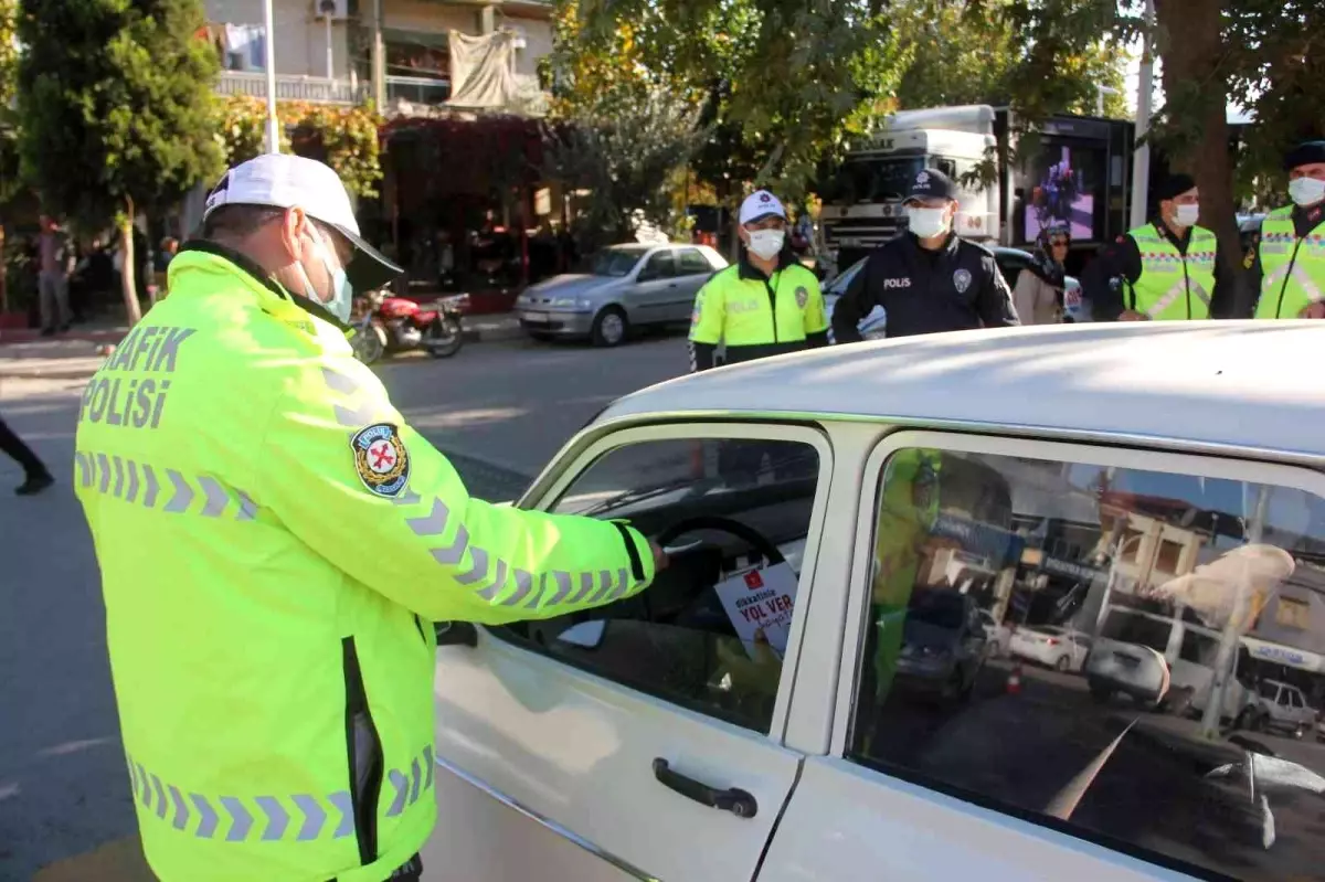 Son dakika... Sarıgöl\'de polis ve jandarmadan \'Bir hareketime bakar hayat\' Projesi uygulandı