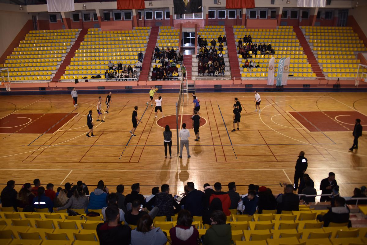 Şehit öğretmen Aybüke Yalçın anısına düzenlenen voleybol turnuvası başladı