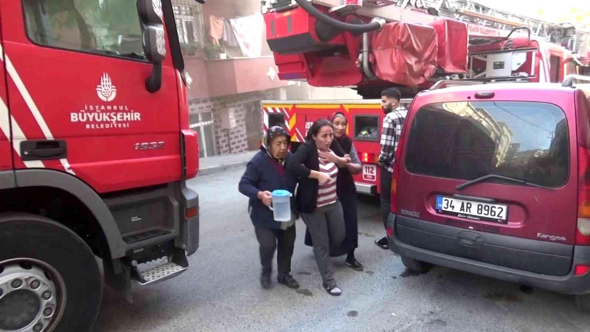 Sultangazi\'de yangın paniği: 2 kişi dumandan etkilendi