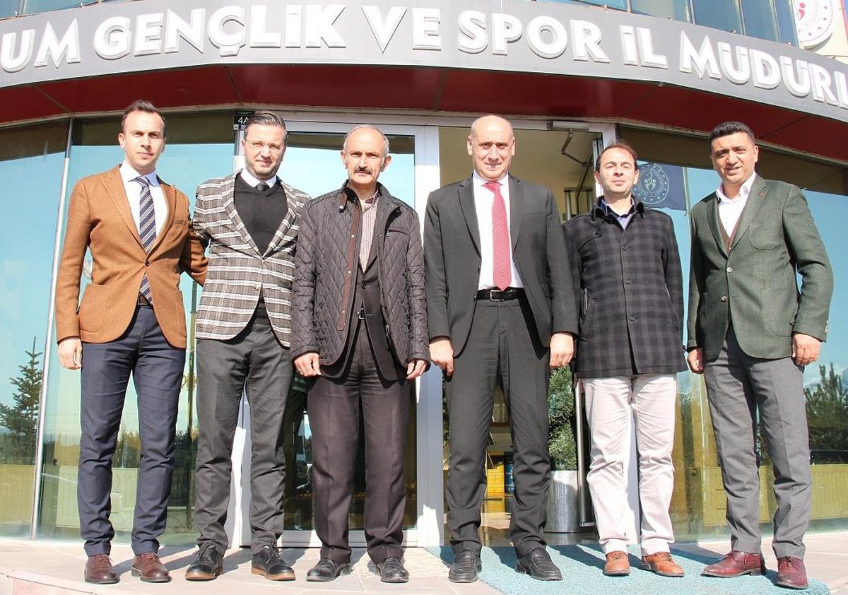 TFF\'nin Erzurum yetkililerinden Gençlik ve Spor İl Müdürü Öztürk\'e ziyaret