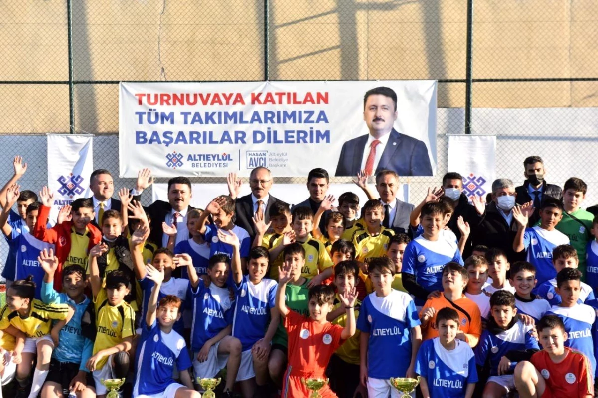 Son dakika haberleri: Altıeylül Çocuk Futbol Turnuvası\'nda ödül töreni
