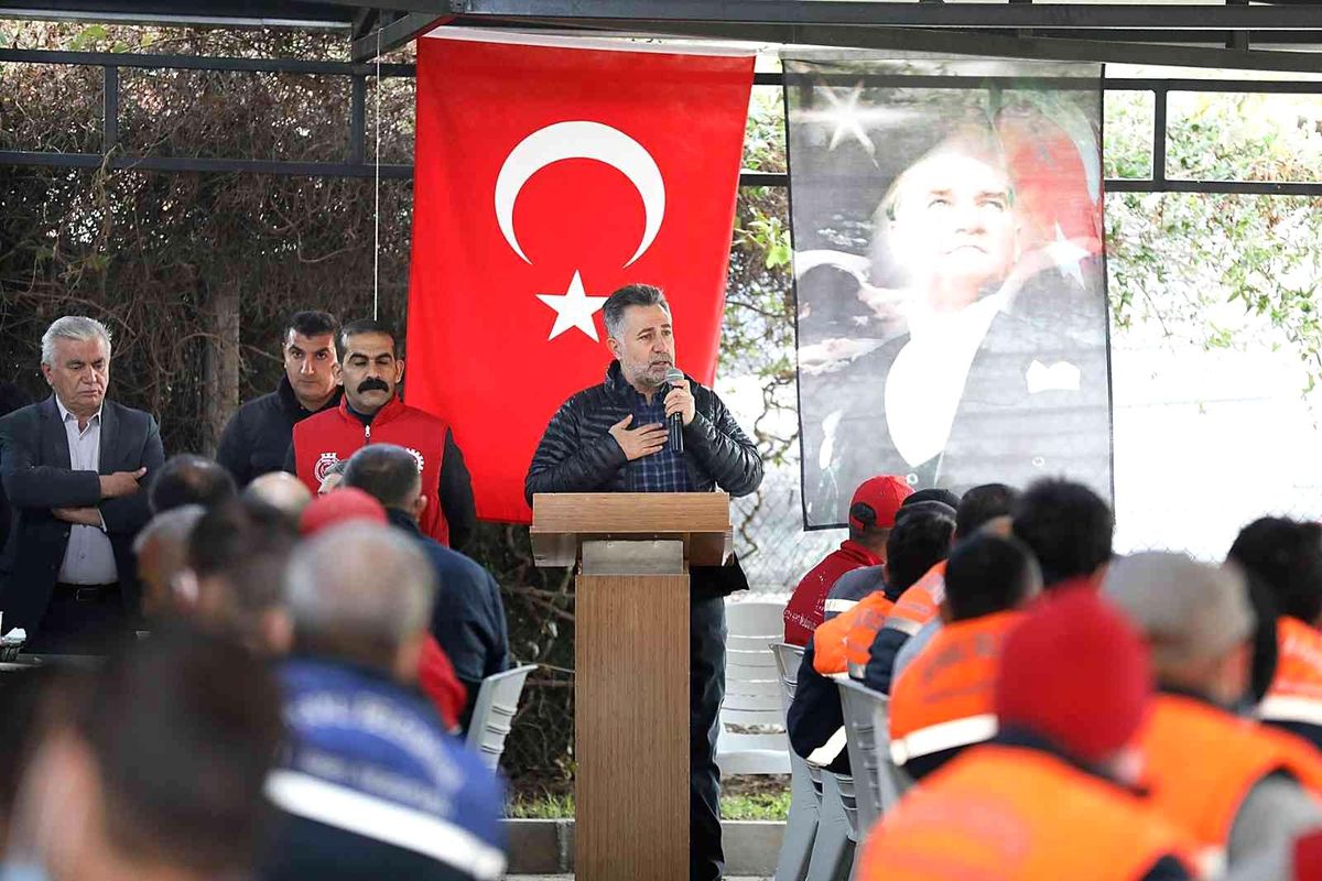 Başkan Sandal\'dan işçilere: "Biz bir aileyiz"