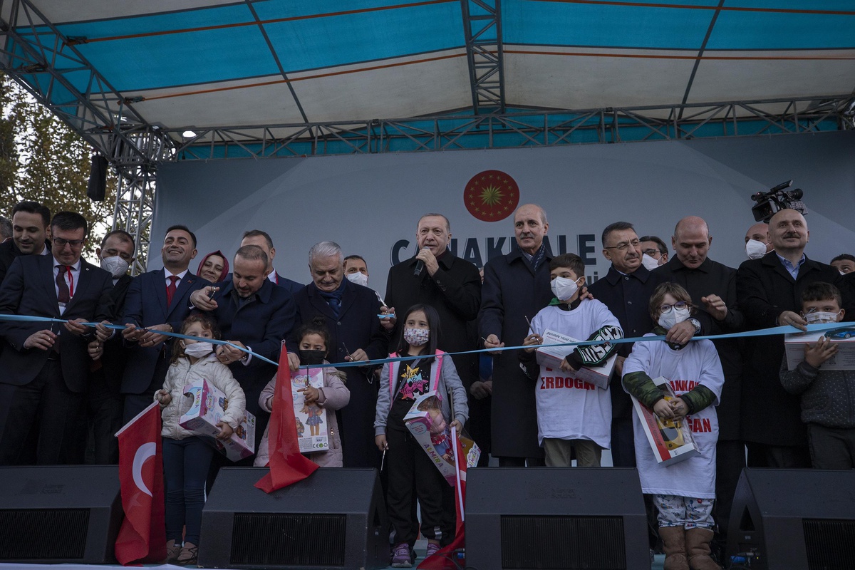 Son dakika haberi: Cumhurbaşkanı Erdoğan: "(Şehit yakınına küfür) Taktiğiniz kavgada yumruk sayılmaz hesabıyla önünüze gelene sataşmaksa o yumrukları millete değil...