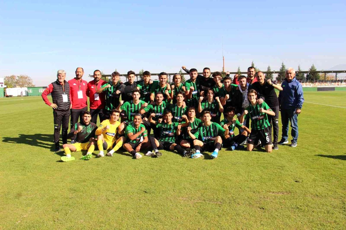 Son dakika haber: Denizlispor\'un gençleri rahat kazandı