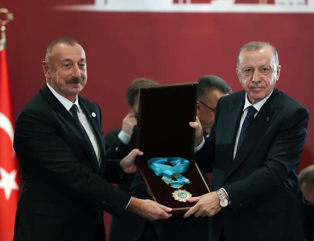 Erdoğan'dan Türk dünyasına dikkat çeken mesaj: Güneşin yeniden doğudan doğmaya başlayacağı vakitler yakındır
