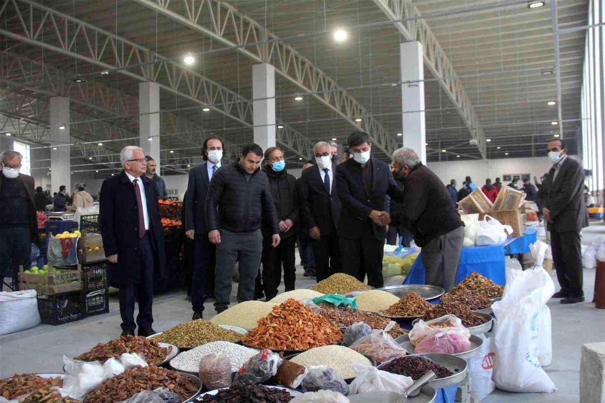 Erzincan\'da, kış öncesi kapalı halk pazarı hizmete girdi