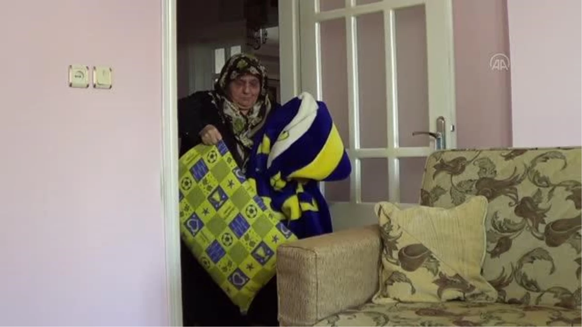 GAZİANTEP - Fenerbahçe hayranı 89 yaşındaki kişinin tabutunun üstüne takımının bayrağı konuldu