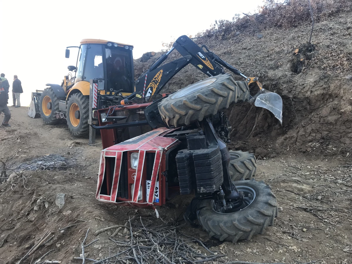 Malatya\'da devrilen traktörün sürücüsü yaralandı