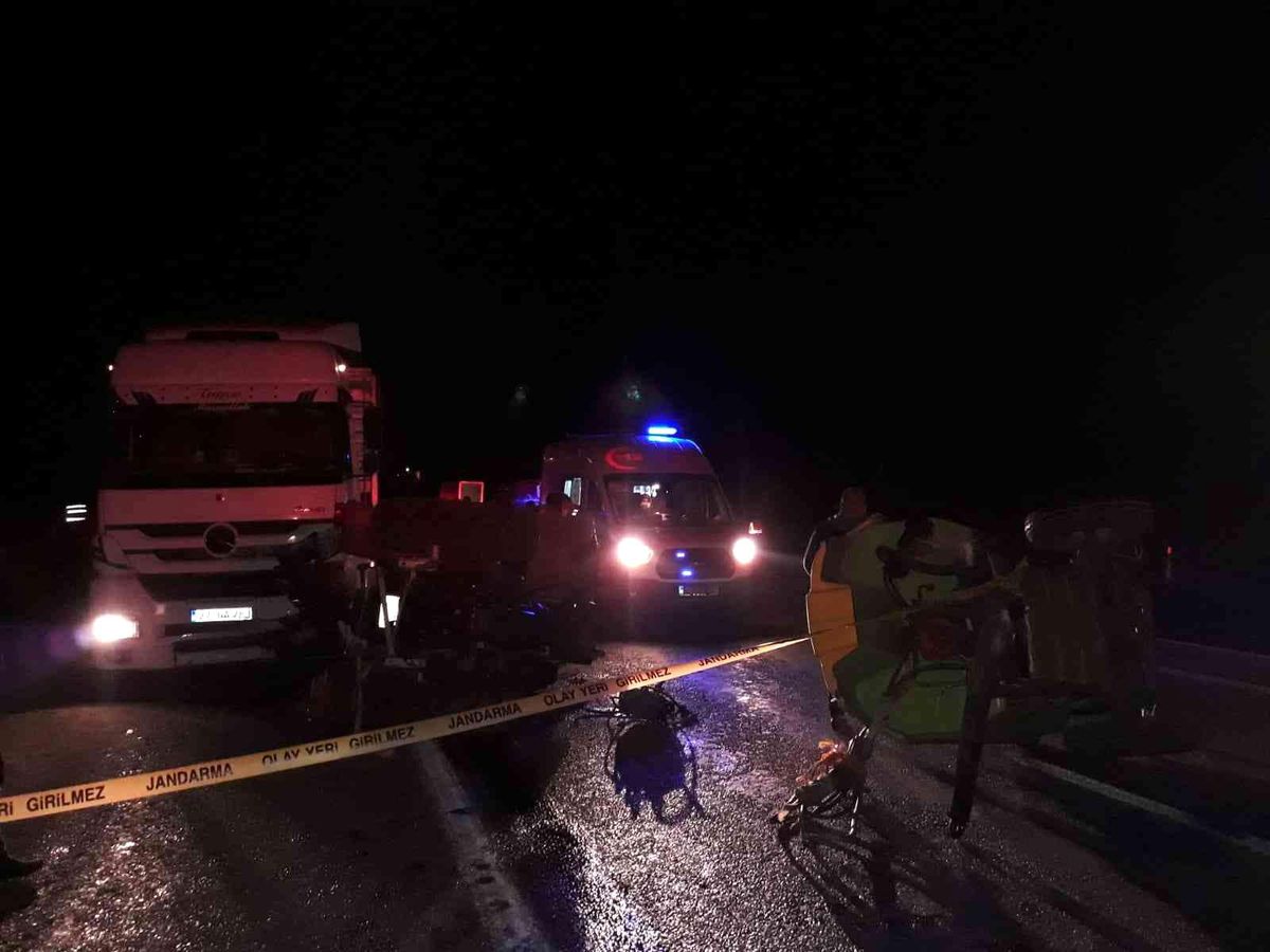 Malatya\'da tır traktöre çarptı: 1 ölü