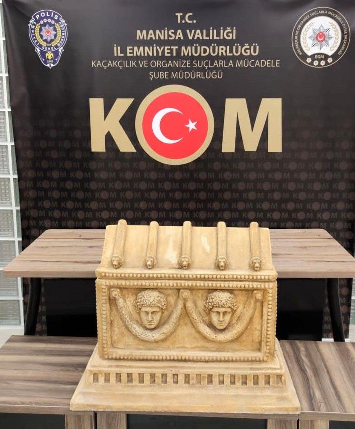 Manisa\'da Roma dönemine ait lahit ele geçirildi