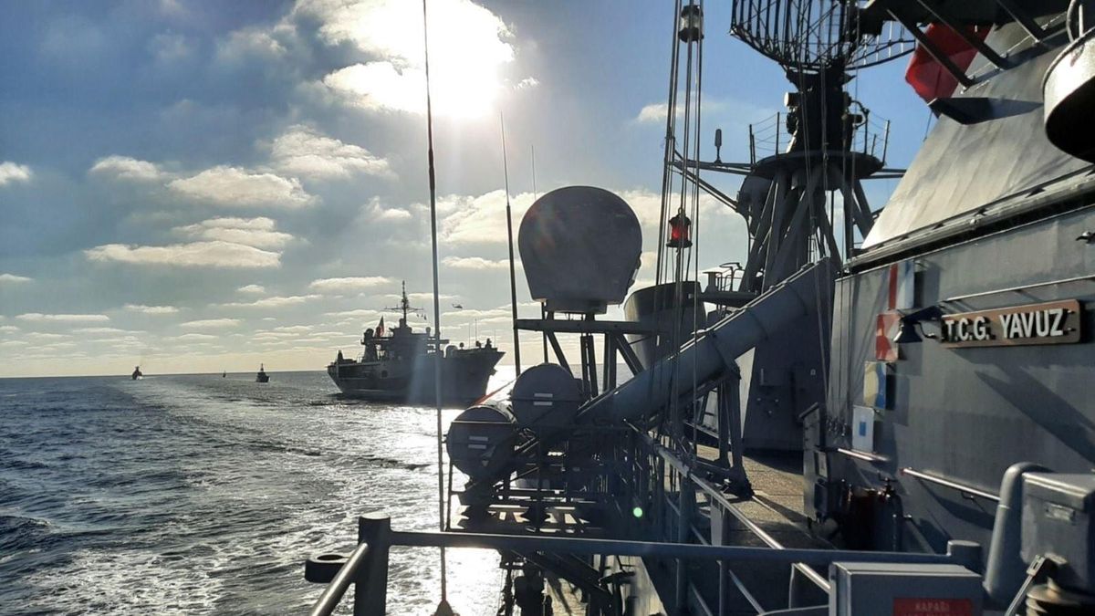 MSB: "TCG Yavuz fırkateynimiz Batı Karadeniz\'de geçiş eğitimi icra etti"