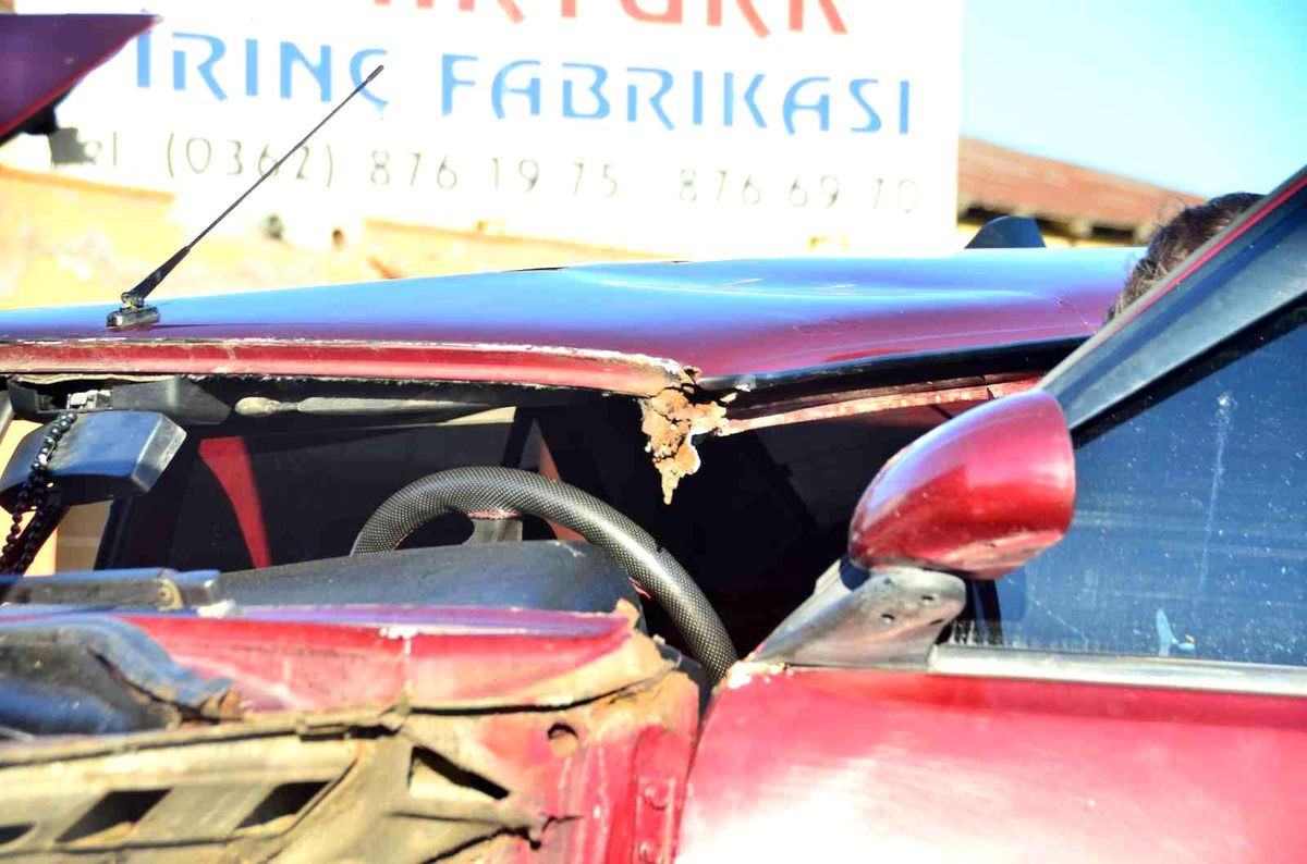 Samsun\'da 2 otomobil çarpıştı