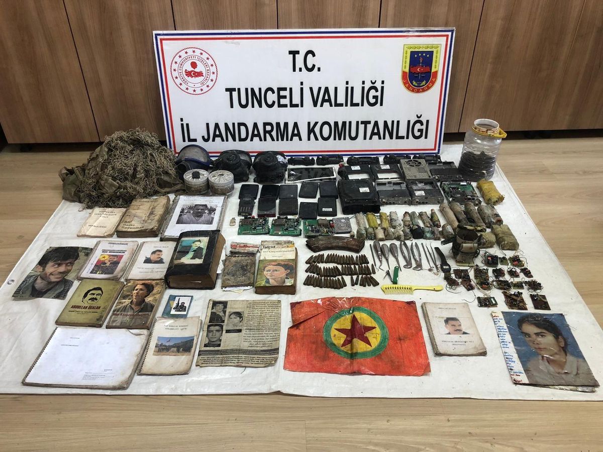 Tunceli\'de teröristlere ait mühimmat ve yaşam malzemesi ele geçirildi