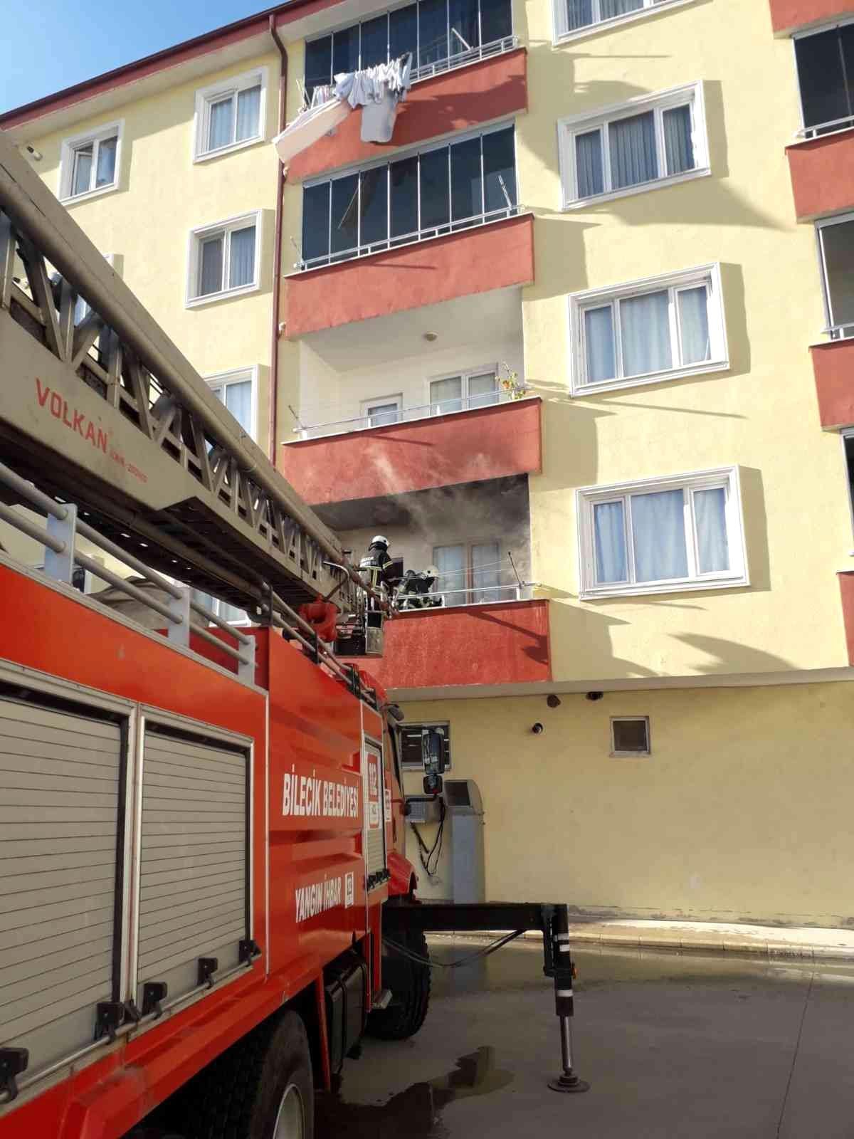 Üst kattan atılan sigara izmariti yangına sebep oldu