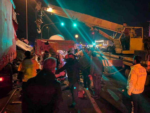 Adana'da zincirleme trafik kazası: 1 ölü, 4 yaralı