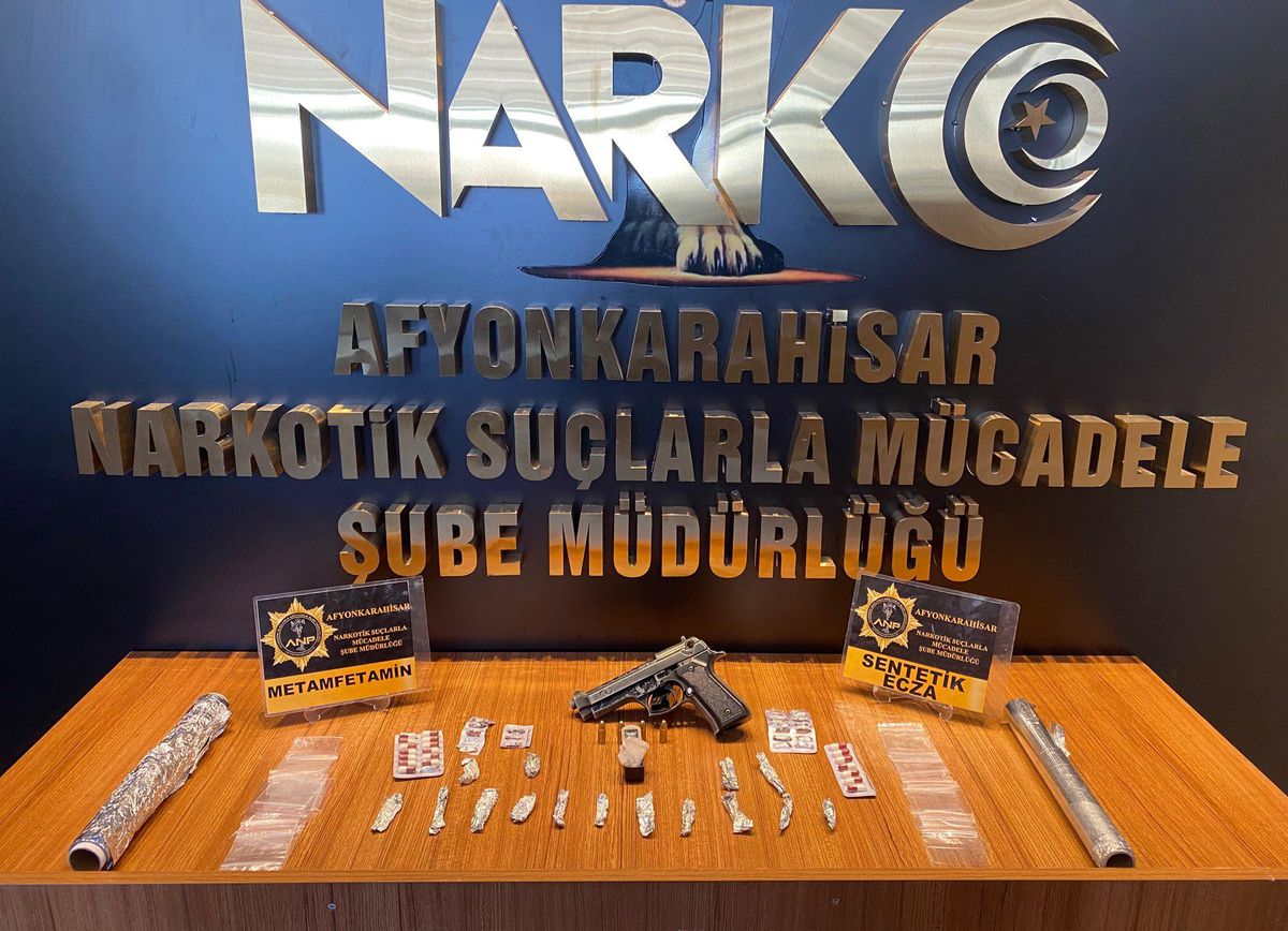 Afyonkarahisar\'da uyuşturucu operasyonunda 2 zanlı tutuklandı