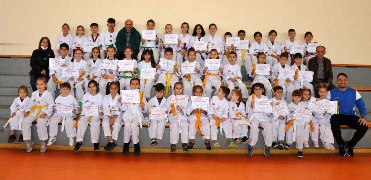 Altınovalı tekvandocular kuşak atladı