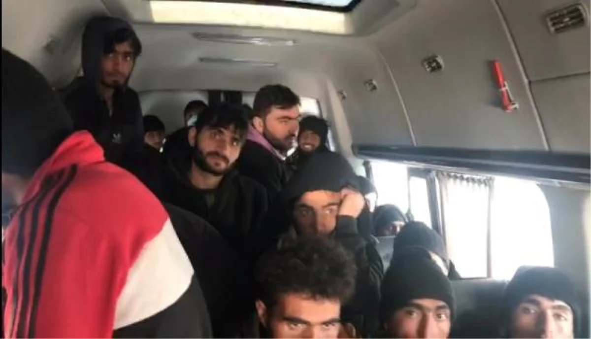 Ankara\'da 17 kişilik minibüste 38 kaçak göçmen yakalandı