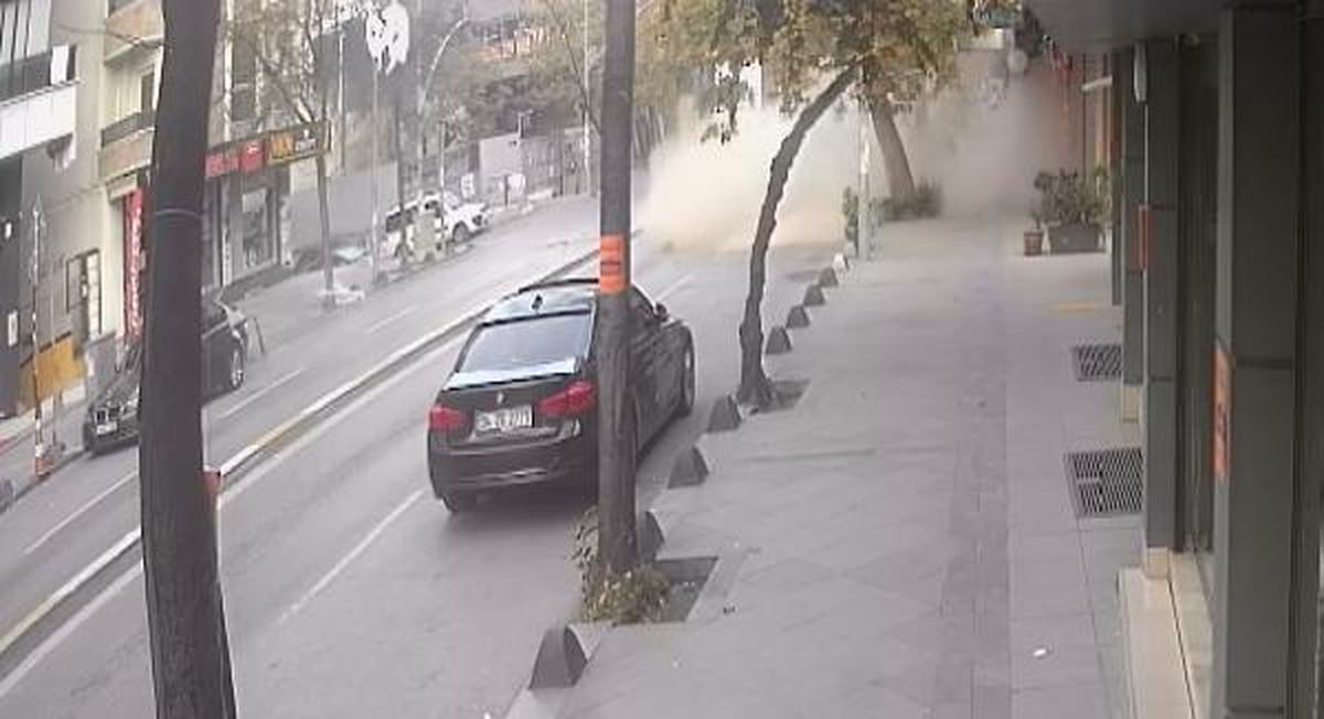 Son Dakika | Bağcılar\'da binada yaşanan patlama anı kameraya yansıdı