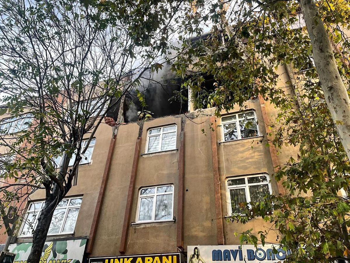 Bağcılar\'da bir binada patlama meydana geldi