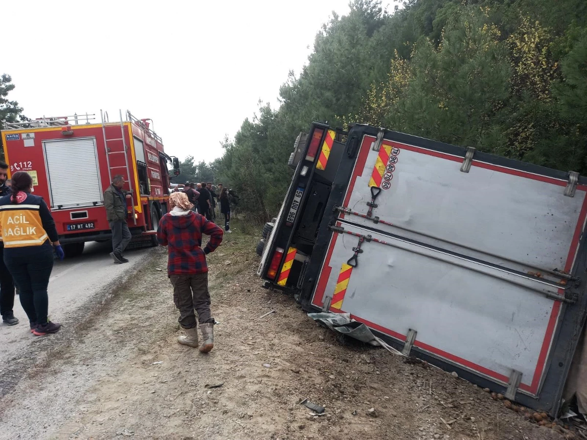 Son dakika haberi | Çanakkale\'de devrilen kamyonun sürücüsü yaralandı, babası öldü