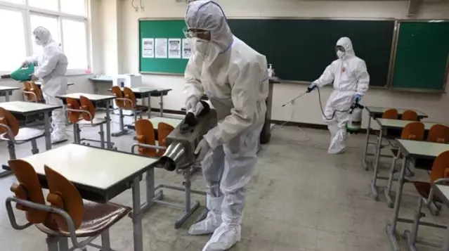 Fransa'da okul kapattıran korona mutasyonu! B.1.640 kod adlı varyantın Afrika'dan geldiği sanılıyor Fransa'da okul kapattıran korona mutasyonu! B.1.640 kod adlı varyantın Afrika'dan geldiği sanılıyor