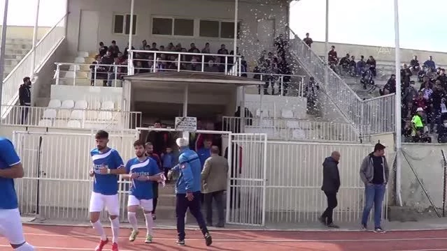 GAZİANTEP - Futbolcular Aşı çağrısı pankartıyla maça çıktı