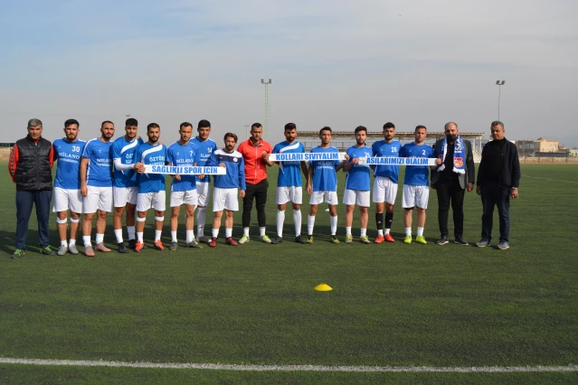 GAZİANTEP - Futbolcular Aşı çağrısı pankartıyla maça çıktı