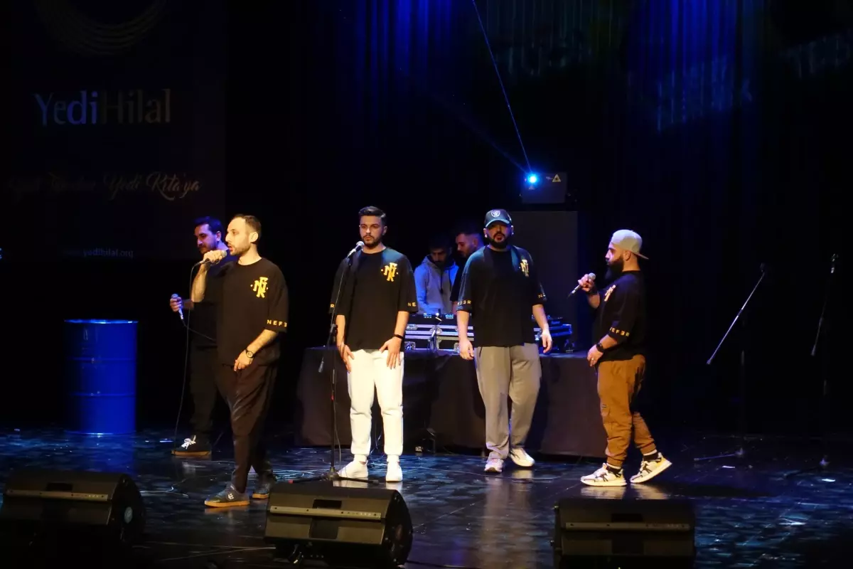 İstanbul Rap Gecesi, Türkiye ve İngiltere\'den şarkıcıları ağırladı